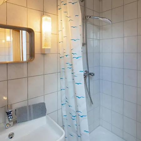 Deichhaus- Gartenwohnung شقة *